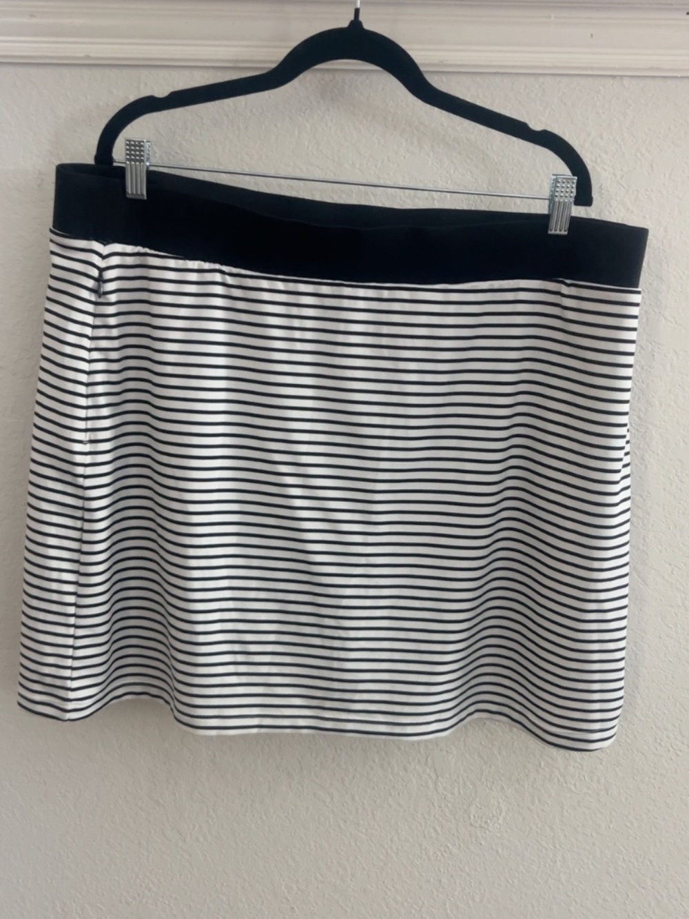 Chico’s Size 3 US 16 Striped Skort Built-In Shorts Zip Pockets